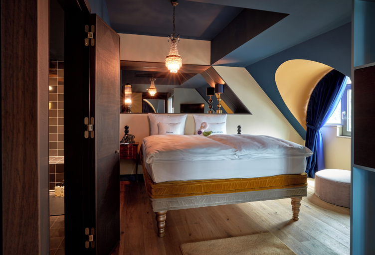 Bedroom 5, 25hours Hotel The Royal Bavarian, München
