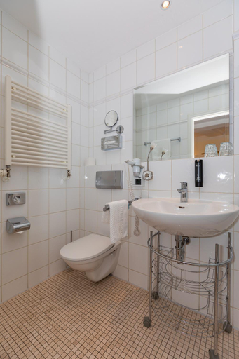 Bathroom 4, Hotel Zum Bar, Harz