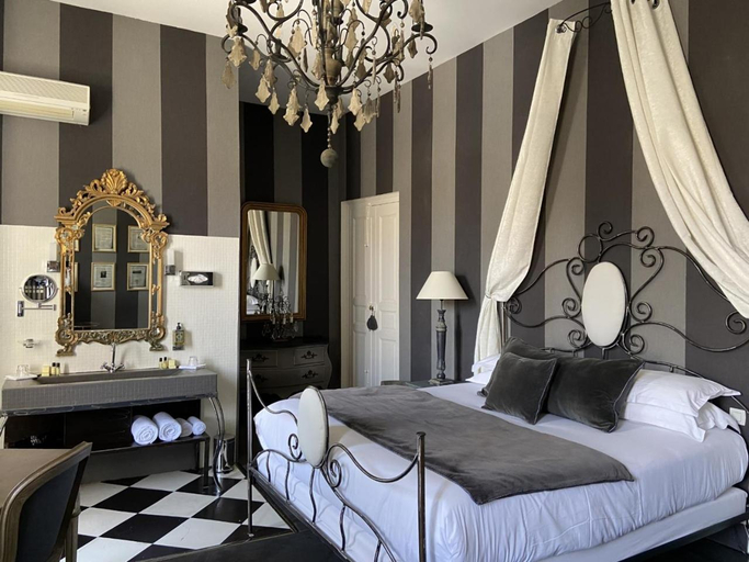 Others 4, Hotel Gounod, Bouches-du-Rhône