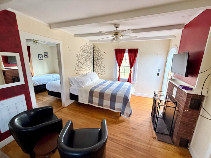 Bedroom 2, Eden Village Motel & Cottages, Hancock