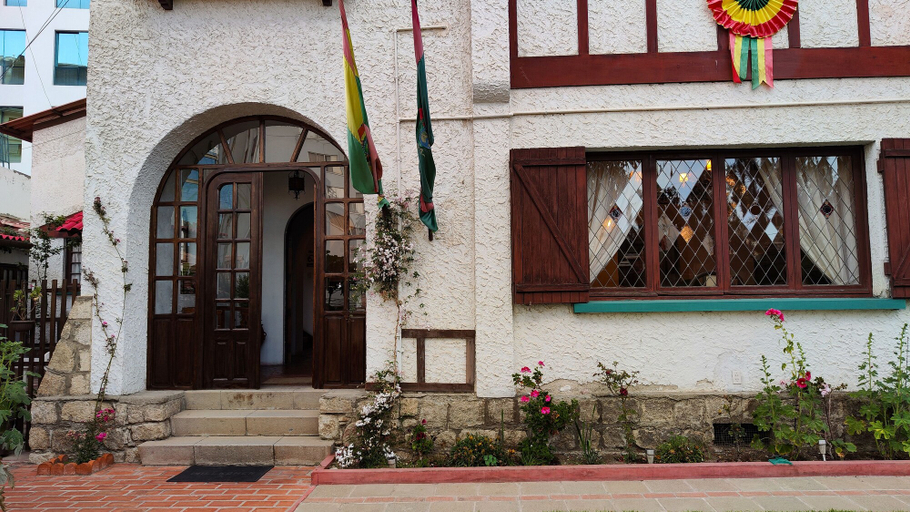 Exterior & Views