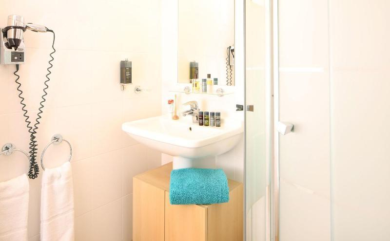 Bathroom 2, Trinite Hotel, Morbihan