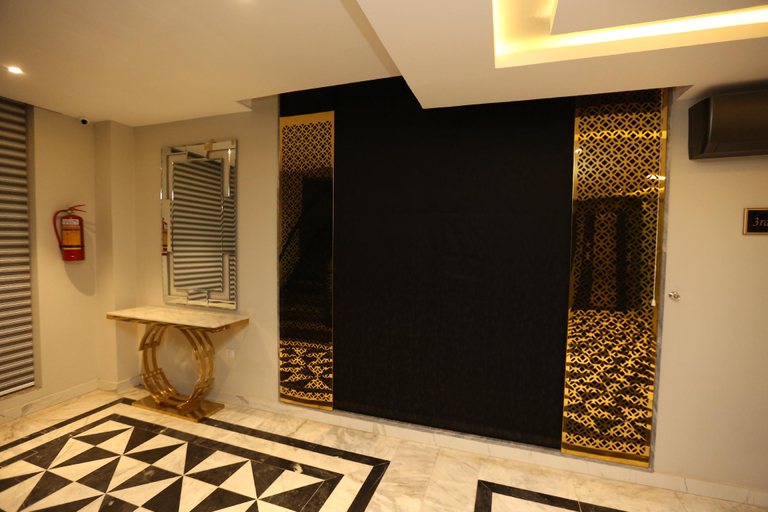 Others 4, Brick House Hotel, Lahore