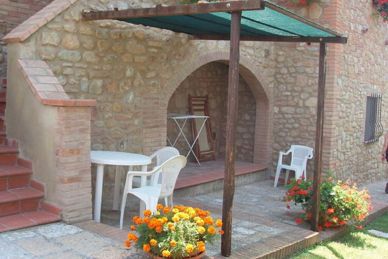 Reception 5, Lavish Holiday Home in Volterra With Pool, Pisa