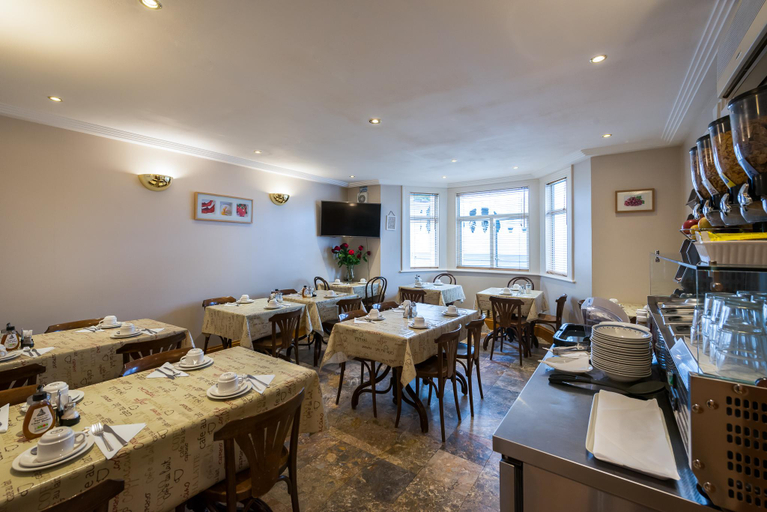 Food & Drinks 4, Adria Hotel, London