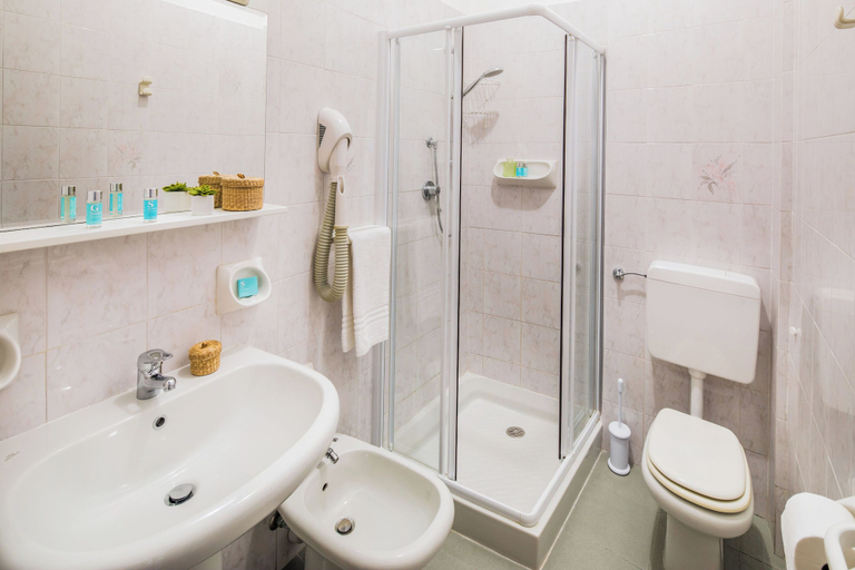Bedroom 5, Hotel Tritone, Savona