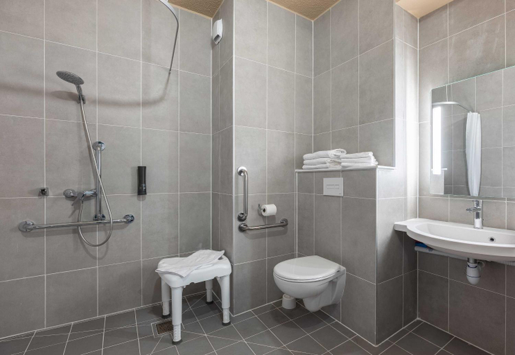 Bathroom 5, B&B HOTEL Saint-Pierre-en-Faucigny Bonneville, Haute-Savoie