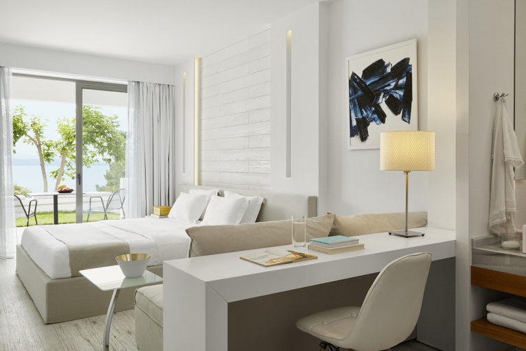 Bedroom 3, Lichnos Beach Hotel & Suites, Epirus