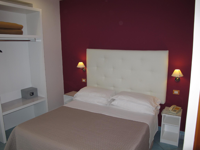 Bedroom 3, Hotel Club, Napoli
