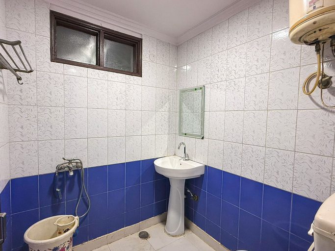 Bathroom 4, Hotel J Joy deluxe, Delhi