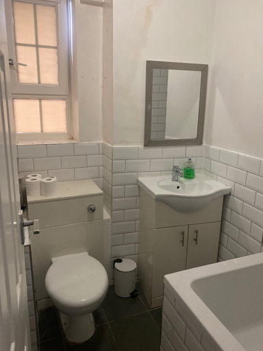 Bathroom 4, 3 Bed Flat - Sleeps 6 - Parking - Wifi, London