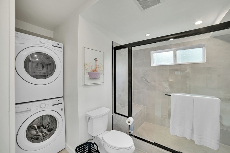 Bathroom 3, Brand-New Chic Nest In Prime Location, Los Angeles