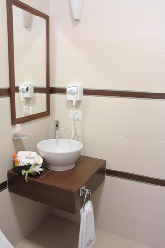 Bathroom 3, Villa Las Margaritas Caxa, Coatepec