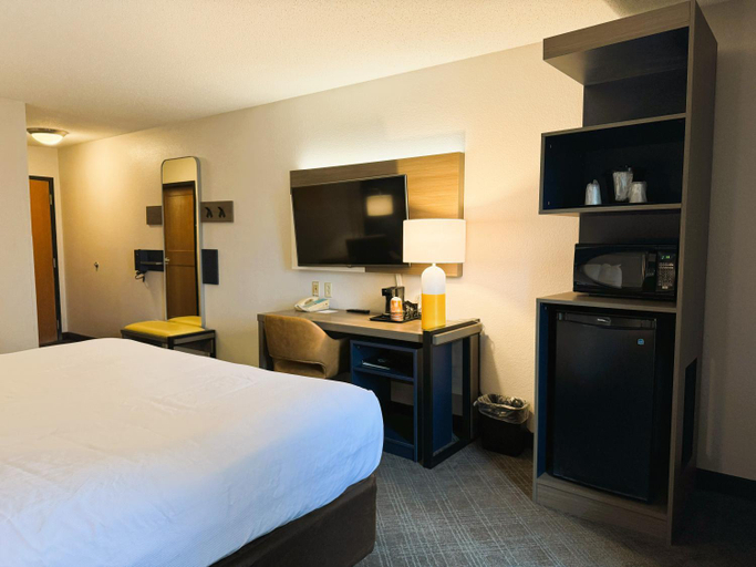 Bedroom 3, Comfort Inn & Suites Sheboygan I-43, Sheboygan