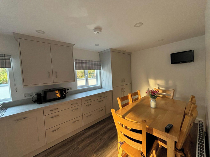 Dining 5, Nature Lovers Family Home - 3 Bed 2 Bath