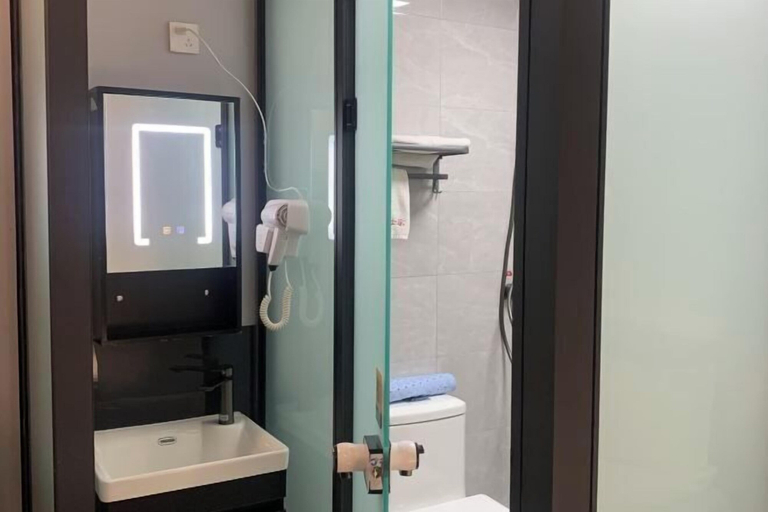 Bathroom 2, Liru Tujia Hostel, Beijing