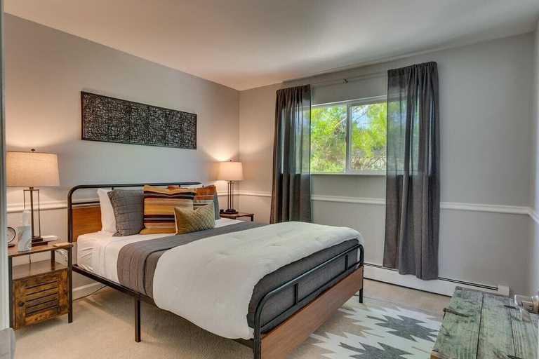 Bedroom 3, @ Marbella Lane - Eccentric 4BR Modern Ranch Home, Washoe