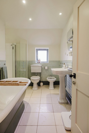 Bathroom 3, Herdsman's Cottage - 3BD in Wiltshire, Wiltshire