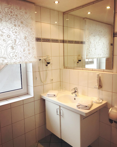 Bathroom 4, Hotel Zum Engel, Aschaffenburg