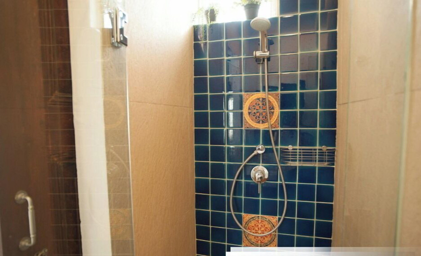 Bathroom 5, Chetuphon Gate, Phra Nakhon