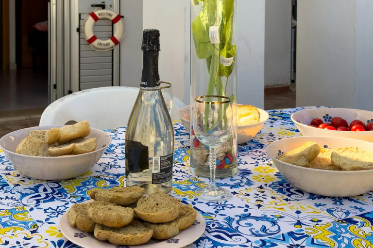 Food & Drinks 5, PRIVATE VILLA WITH Wi-Fi, PARKING AND AIR CONDITIONING, Lecce