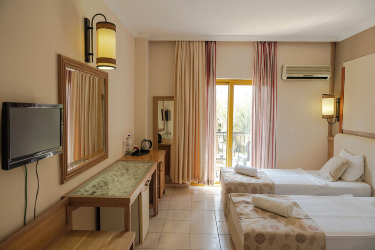 Bedroom 2, Belpoint Beach Hotel, Antalya