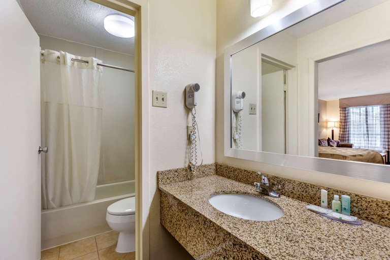Bathroom 5, Quality Inn Windsor Mill, Baltimore