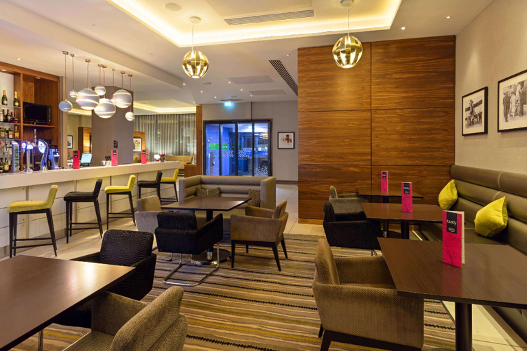 Food & Drinks 4, Hampton by Hilton London Croydon, London