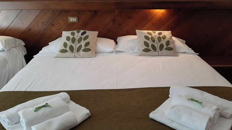 Bedroom 4, Hotel Comelico, Belluno