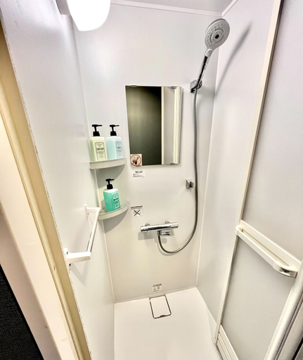 Bathroom 4, Hinode Kagurazakaekimae Hotel, Shinjuku