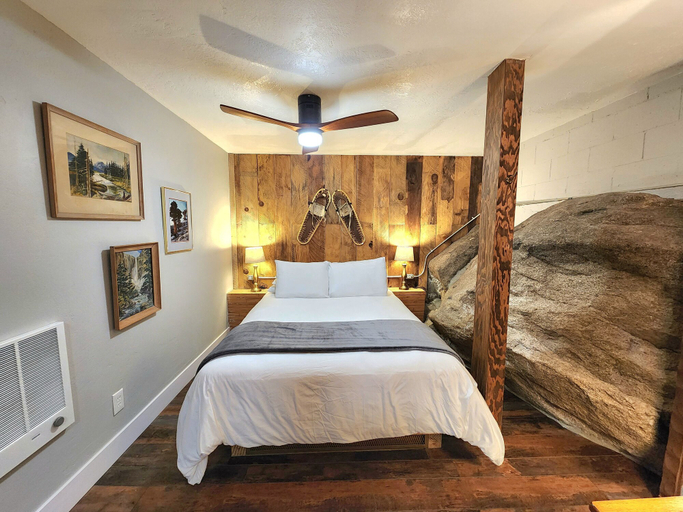 Room 4, Bear Cave in Shaver Lake, Fresno