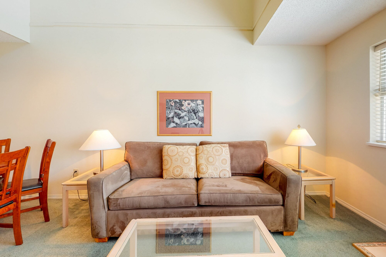 Others 5, Glacier Lodge, Squamish-Lillooet