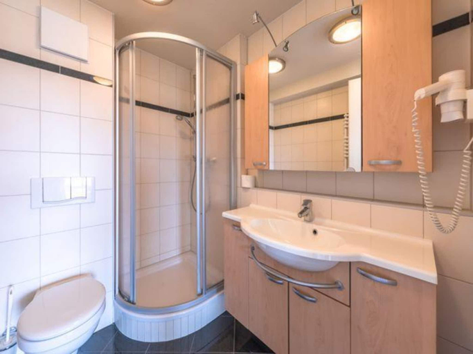 Bathroom 2, Ferienwohnung im Ferienpark Mueritz, Mecklenburgische Seenplatte