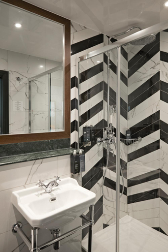 Bathroom 4, The Portico hotel, London