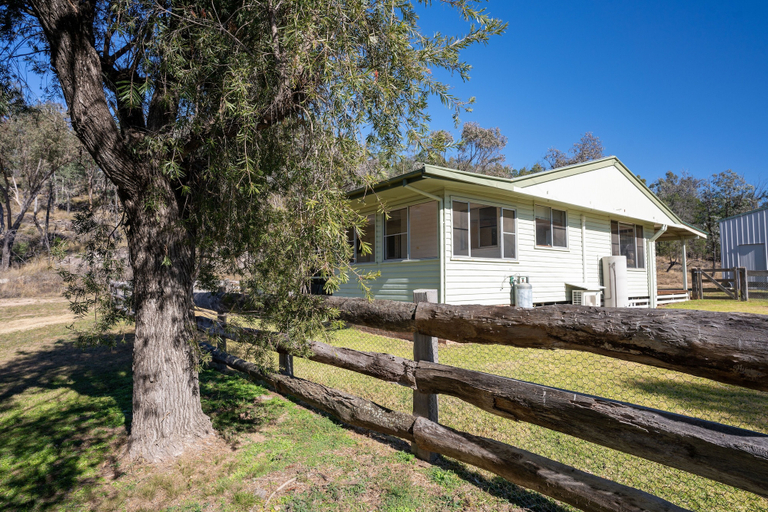 Exterior & Views 2, Lavender Vale Cottages, Inverell - Pt A