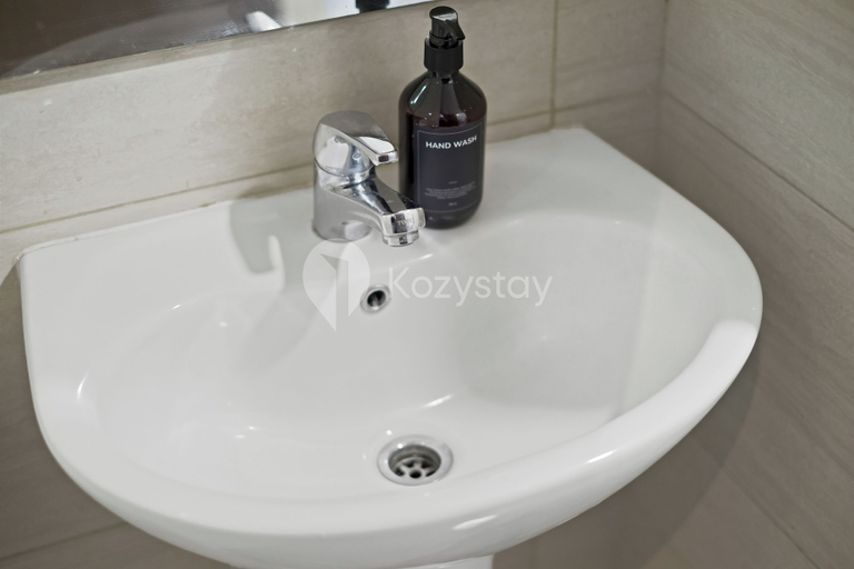 Bathroom 3, Omira by Kozystay  - Cengkareng, West Jakarta