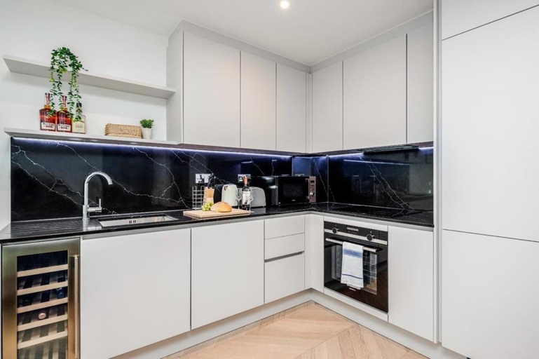 Private kitchen 3, Cosy London Apartment Near River Thames, London
