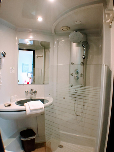 Bathroom 4, L'Hôtel Le Marais Romilly Sur Seine Centre, Aube