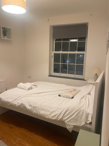 Room 3, 4 Bed Flat - Sleeps 10 - Pets - Parking, London