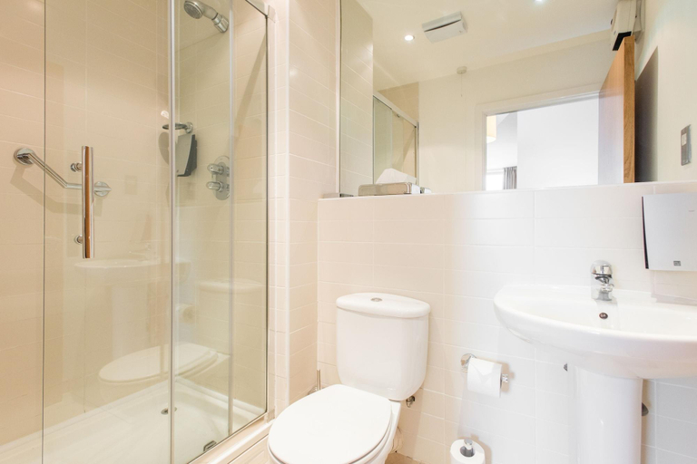 Bathroom 4, Tulfarris Hotel and Golf Resort