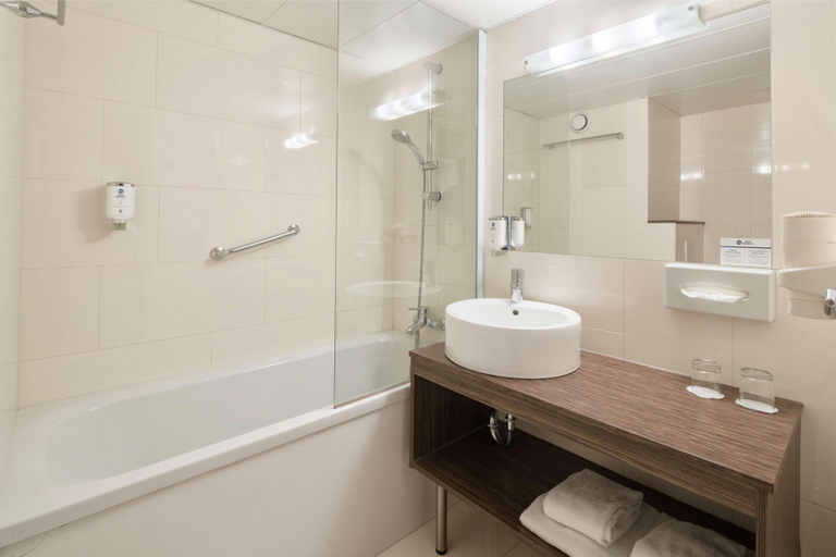 Bathroom 5, Best Western Smart Hotel, Mödling
