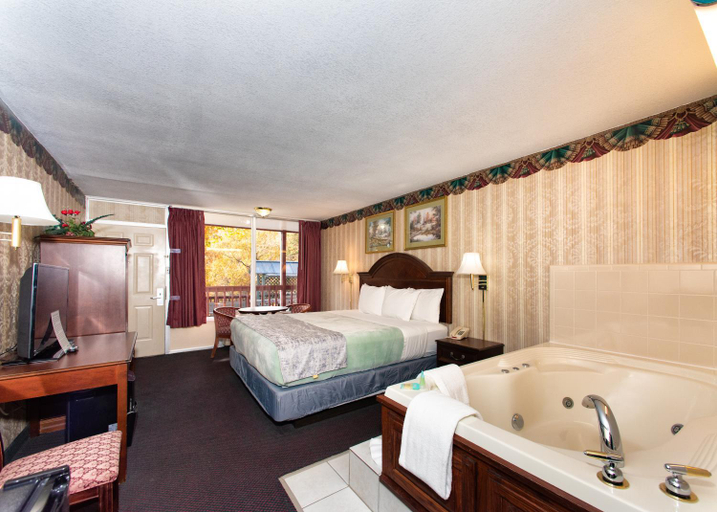Bedroom 2, Ozarka Lodge Eureka Springs, Carroll