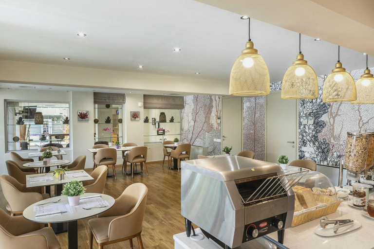 Food & Drinks 5, Almond Business Hotel