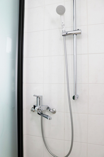 Bathroom 3, Monochrome, Yomitan