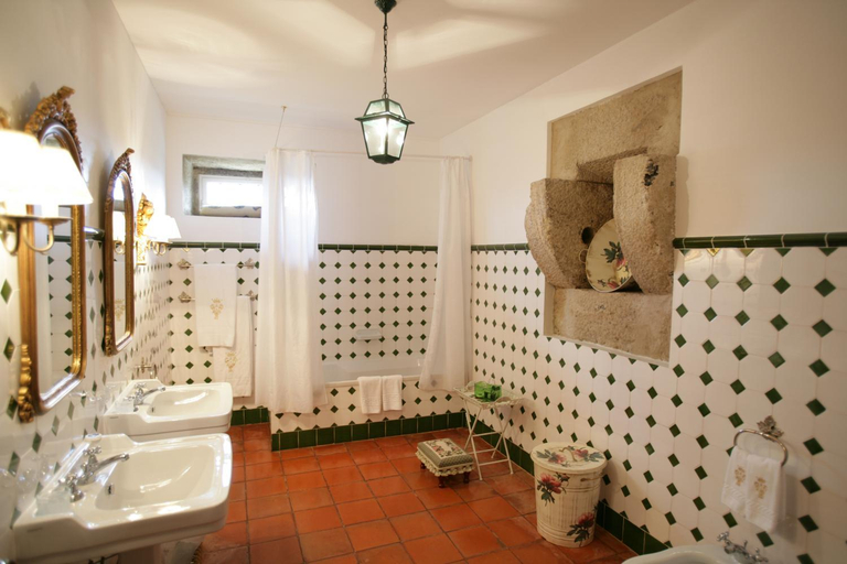 Bathroom 4, Hotel Rural Casa dos Viscondes da Varzea, Lamego