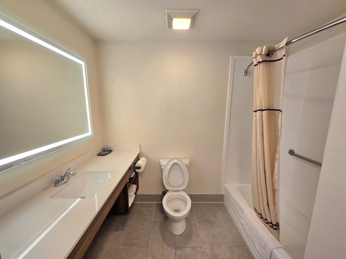 Bathroom 5, Best Western Casa Villa Suites, Cameron