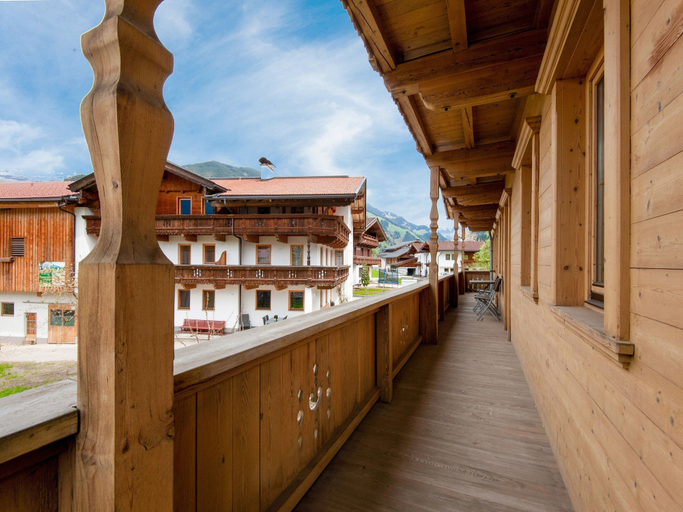 Balcony 4, Apartment in Hainzenberg Near Ski Slopes, Schwaz