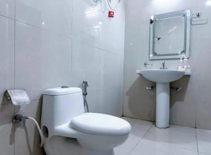 Bathroom, Hotel Royal Tree, Garhwal