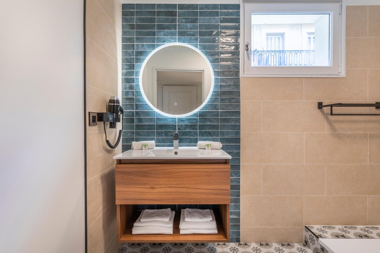 Bathroom 4, Residhotel Vieux Port, Bouches-du-Rhône