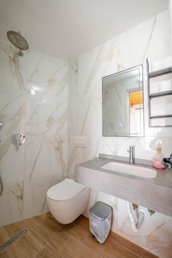 Bathroom 4, Hotel Portokali, Vlorës